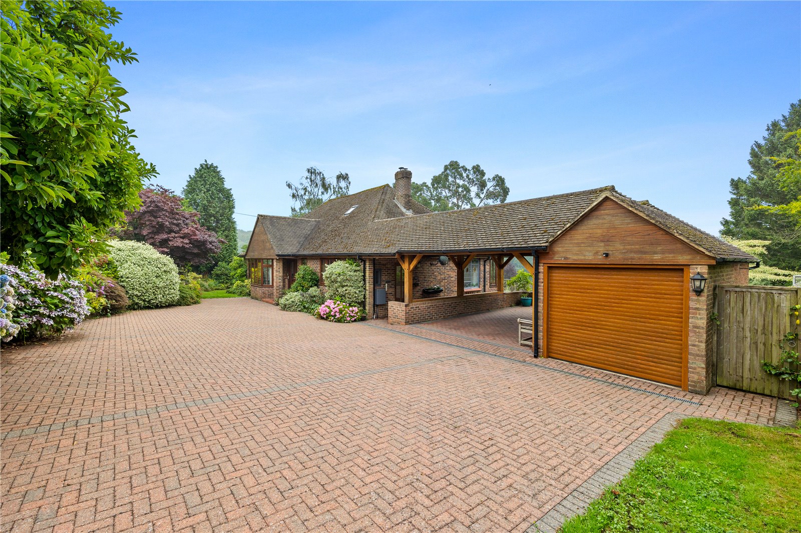 5 bedroom Detached house Under Offer