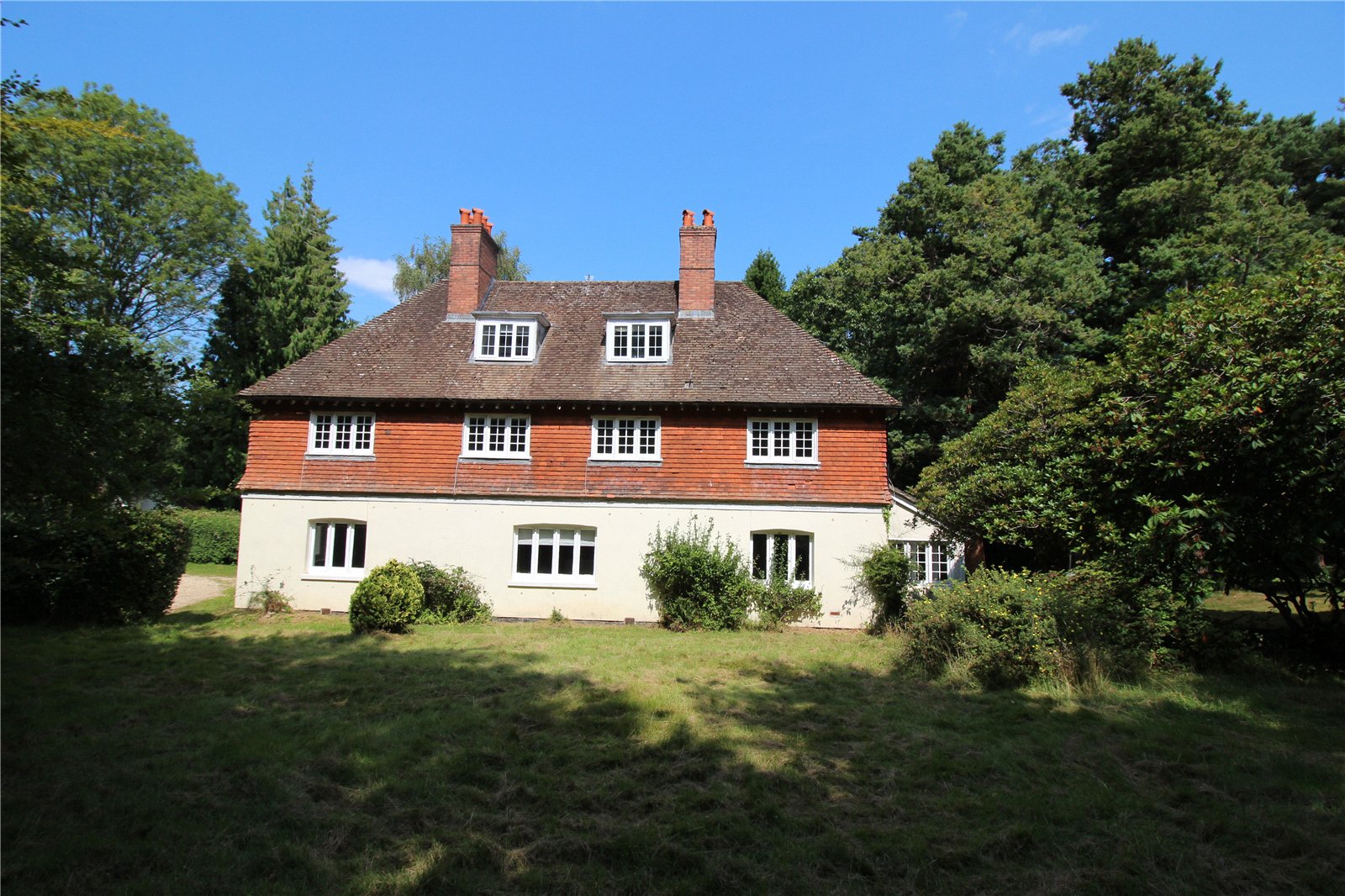 6 bedroom Detached house Under Offer