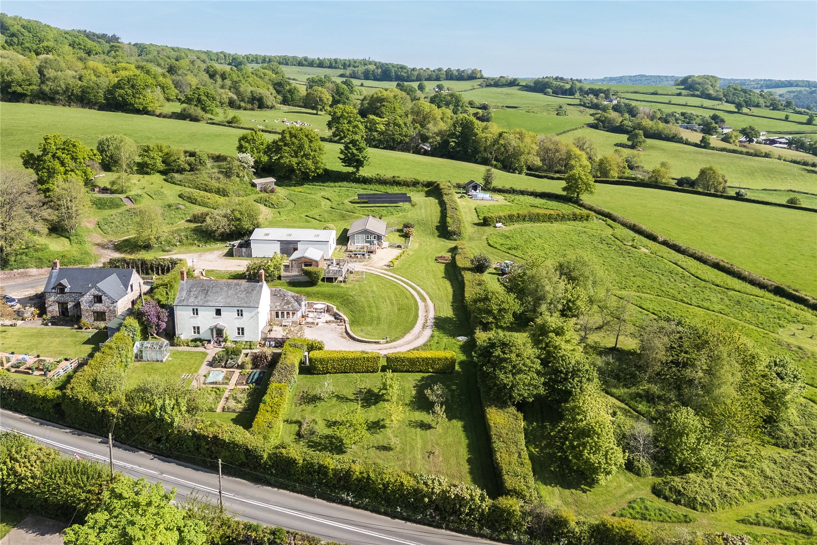 5 bedroom Detached house Under Offer