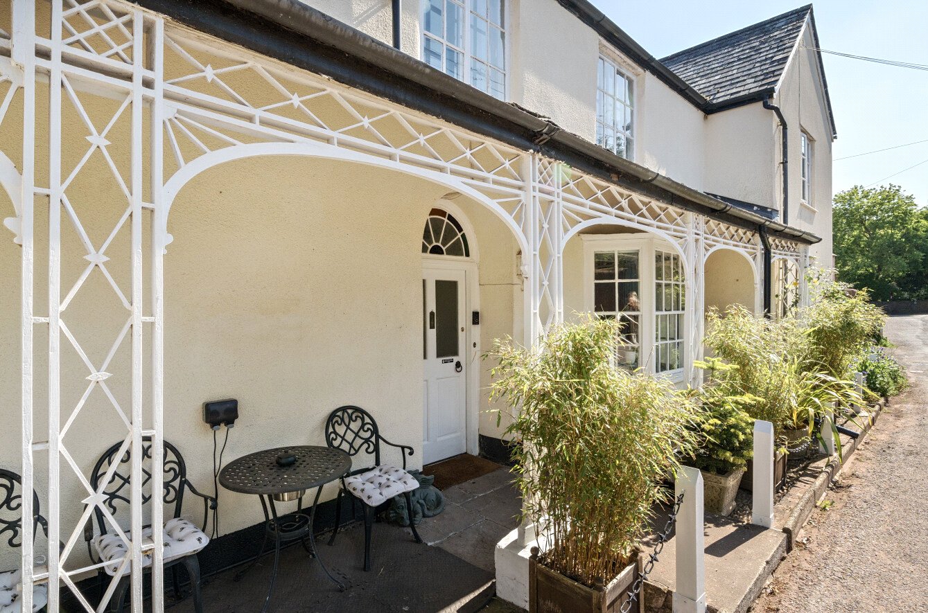 8 bedroom House (unspecified) Under Offer