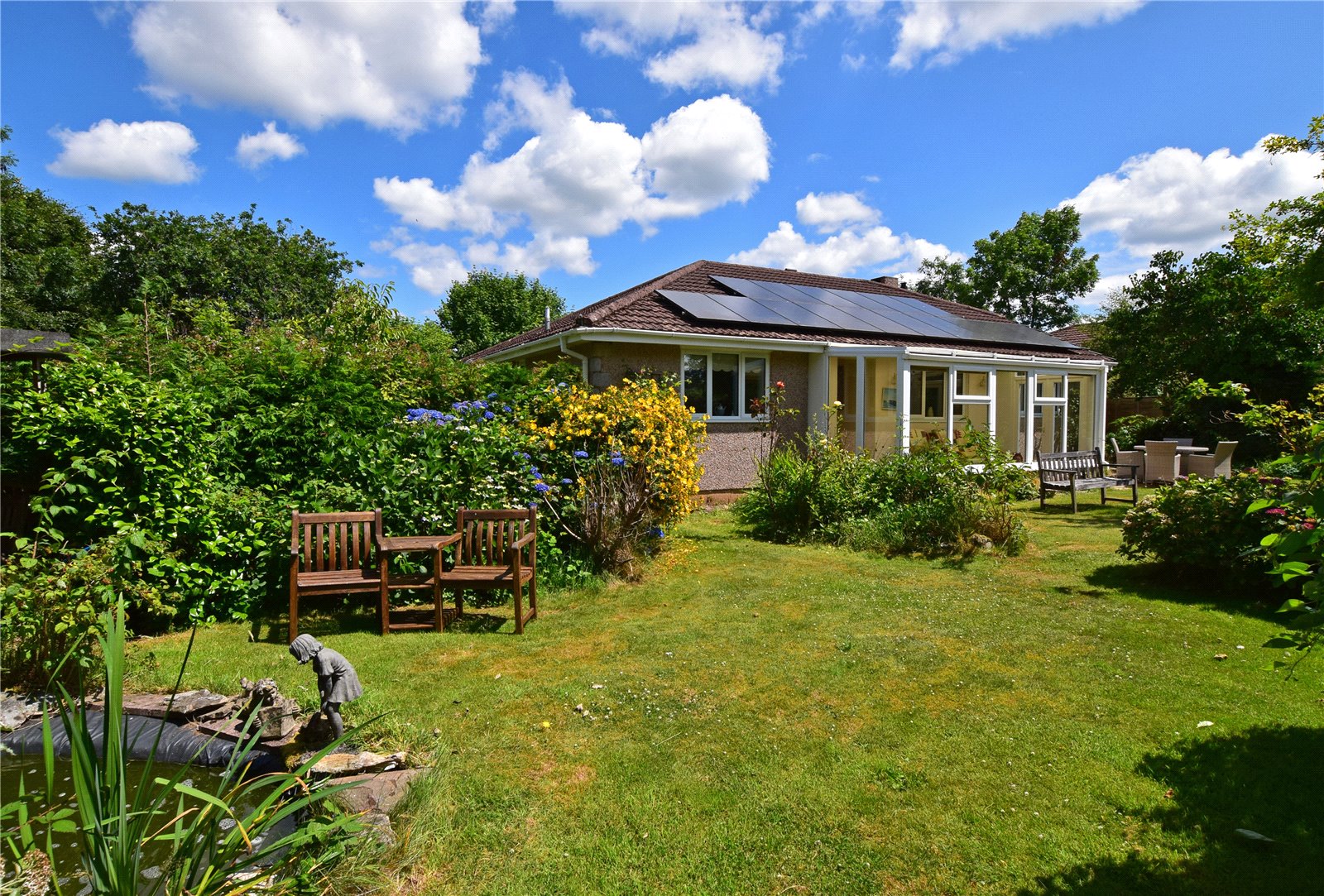 3 bedroom Detached bungalow Under Offer