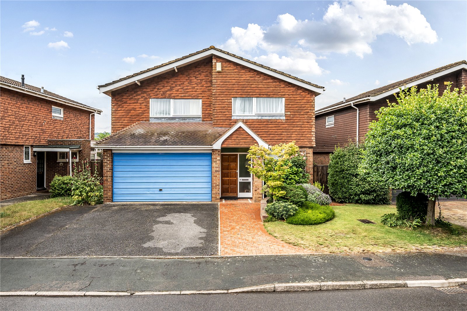5 bedroom Detached house Under Offer