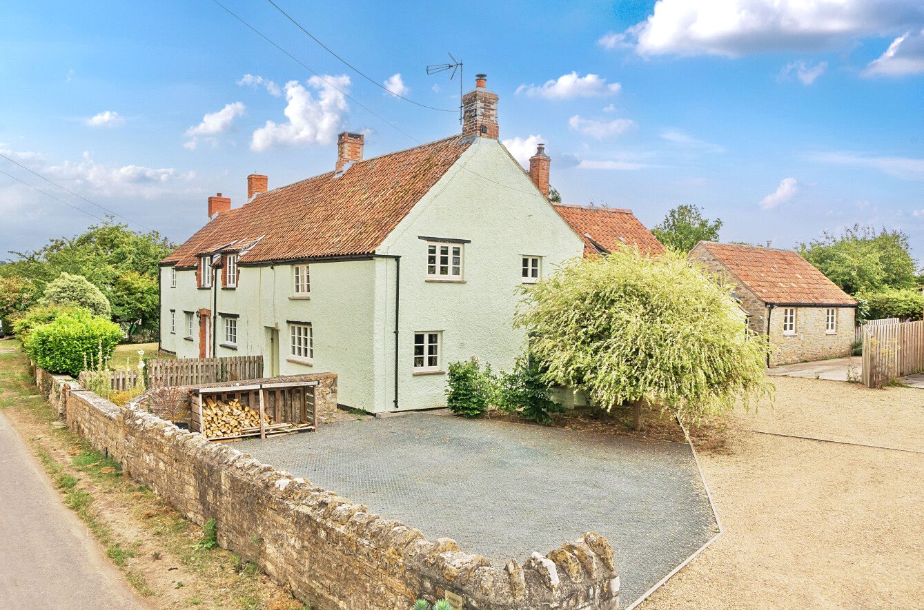 3 bedroom Semi-detached house Sold