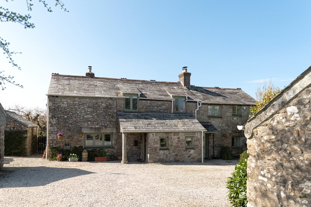 7 bedroom Cottage For Sale
