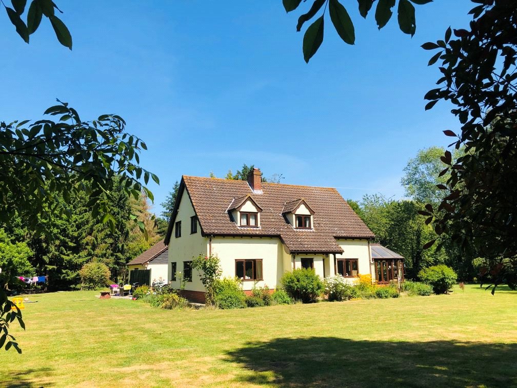 3 bedroom Detached house Under Offer