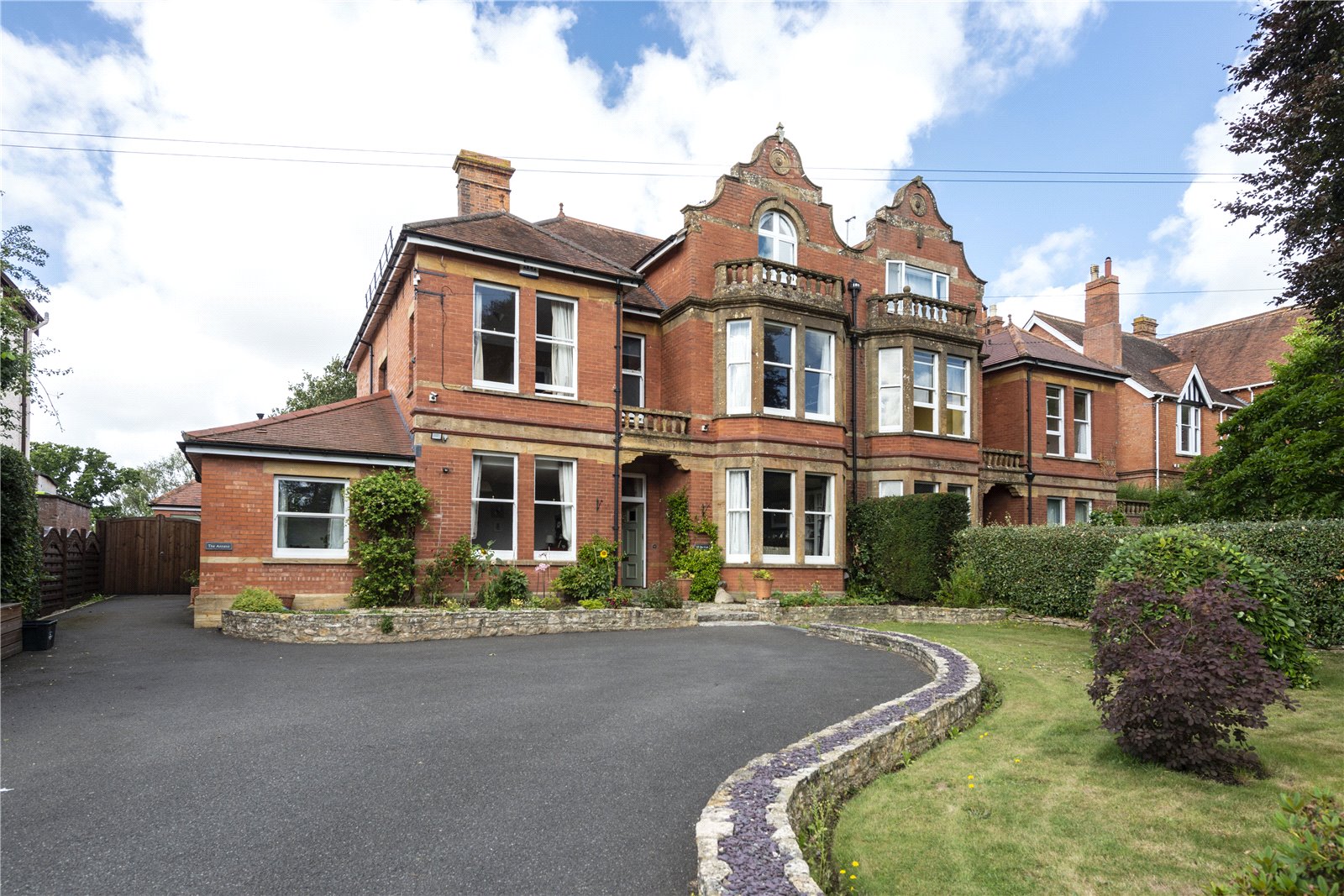 7 bedroom House (unspecified) Sold
