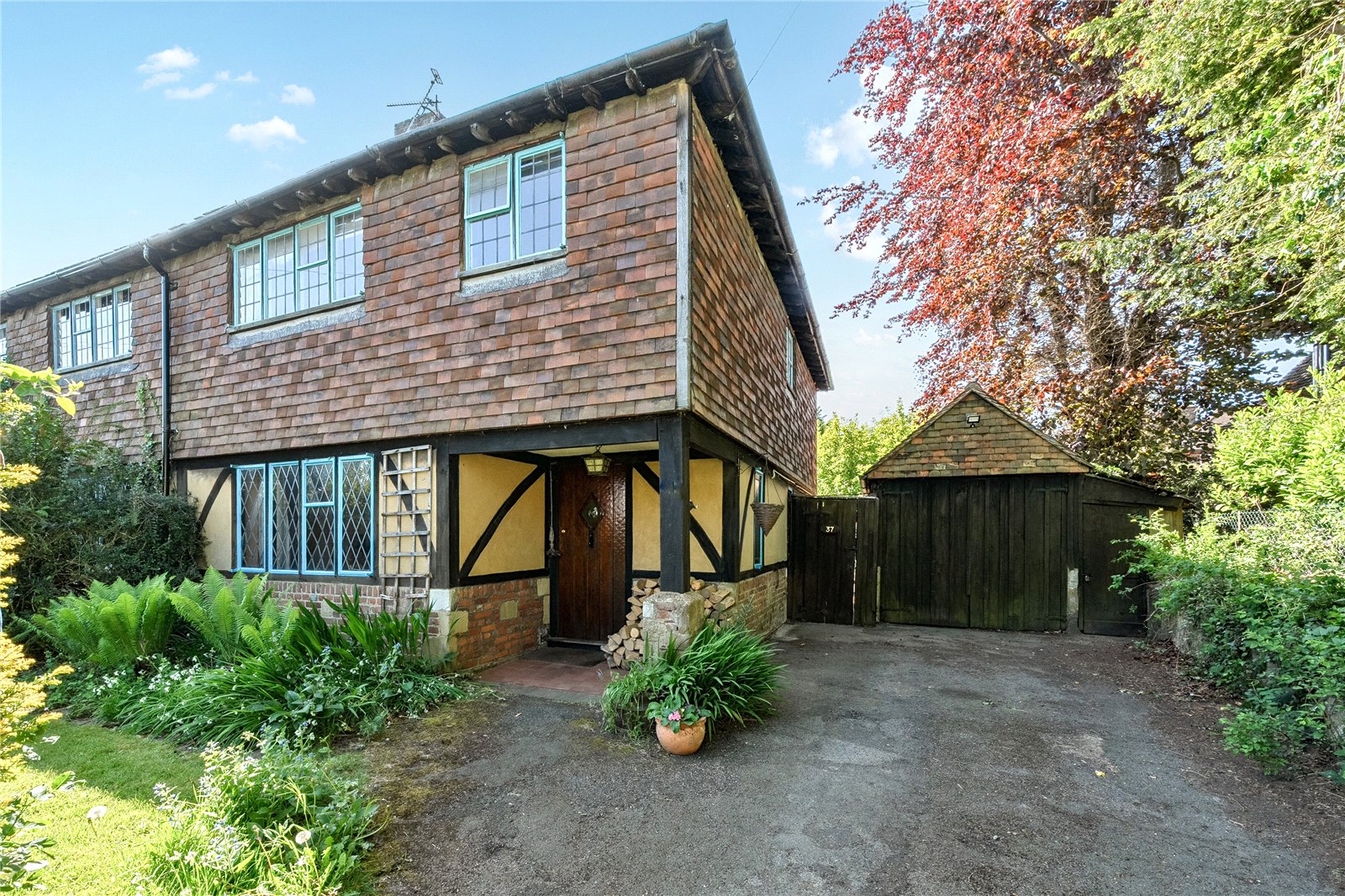 3 bedroom Semi-detached house Under Offer