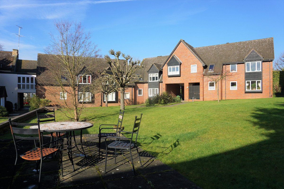 1 bedroom Ground floor flat To Let