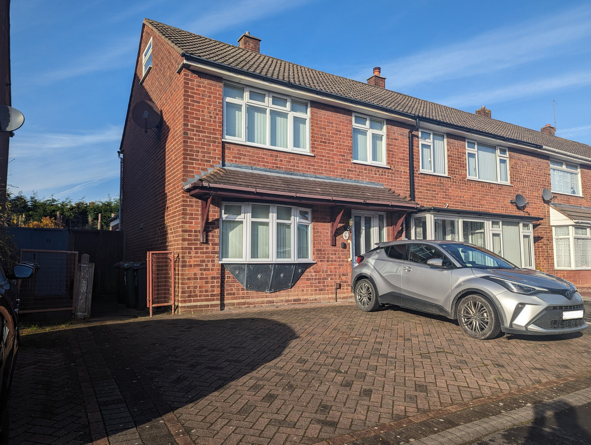 3 bedroom Manor House To Let