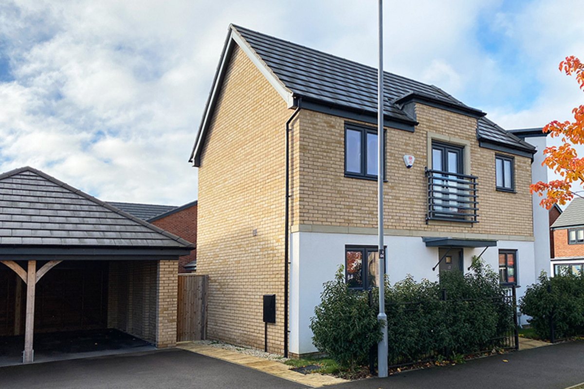 3 bedroom Semi-detached house To Let