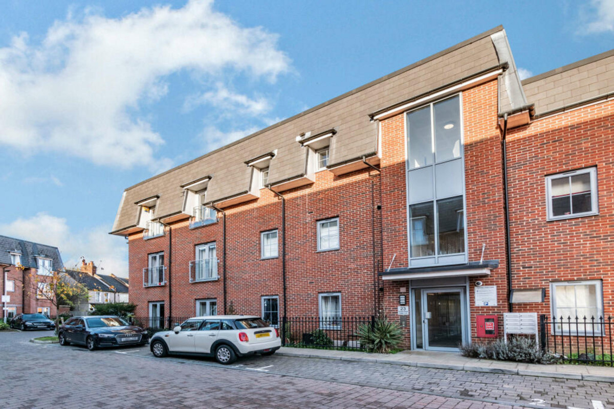 2 bedroom Apartment To Let