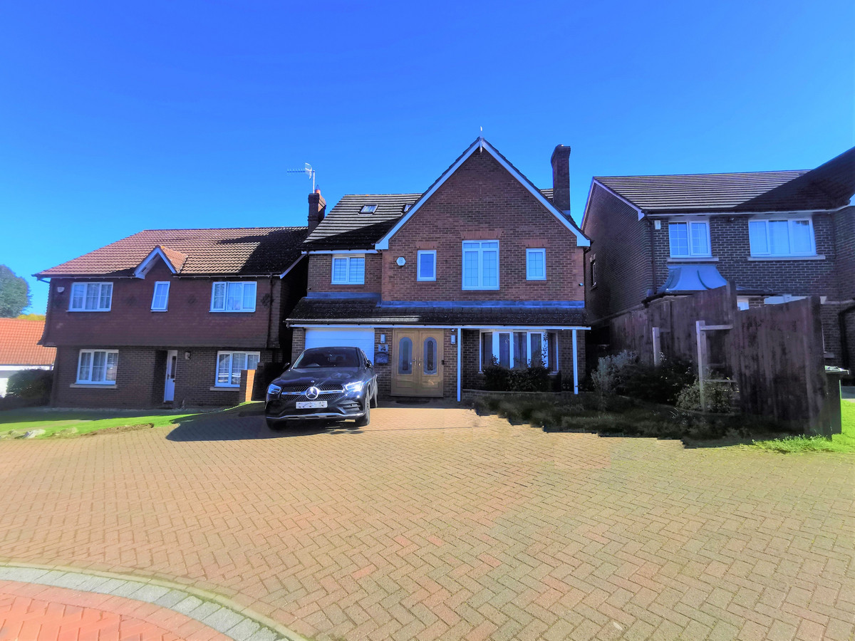 5 bedroom House (unspecified) To Let