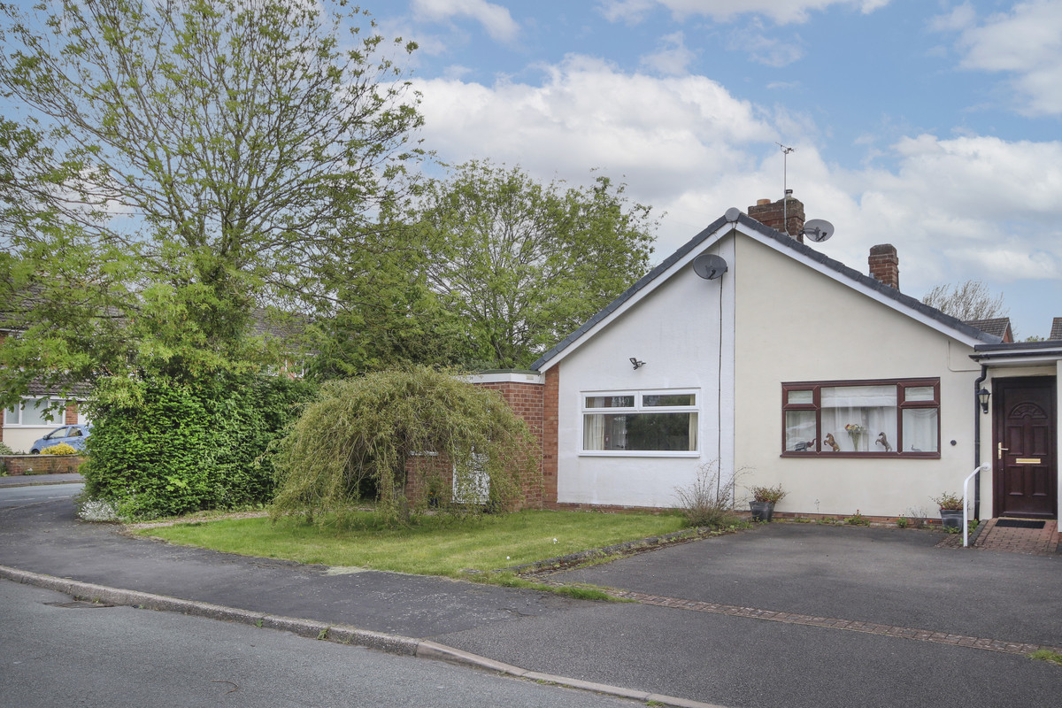 3 bedroom Semi-detached house To Let