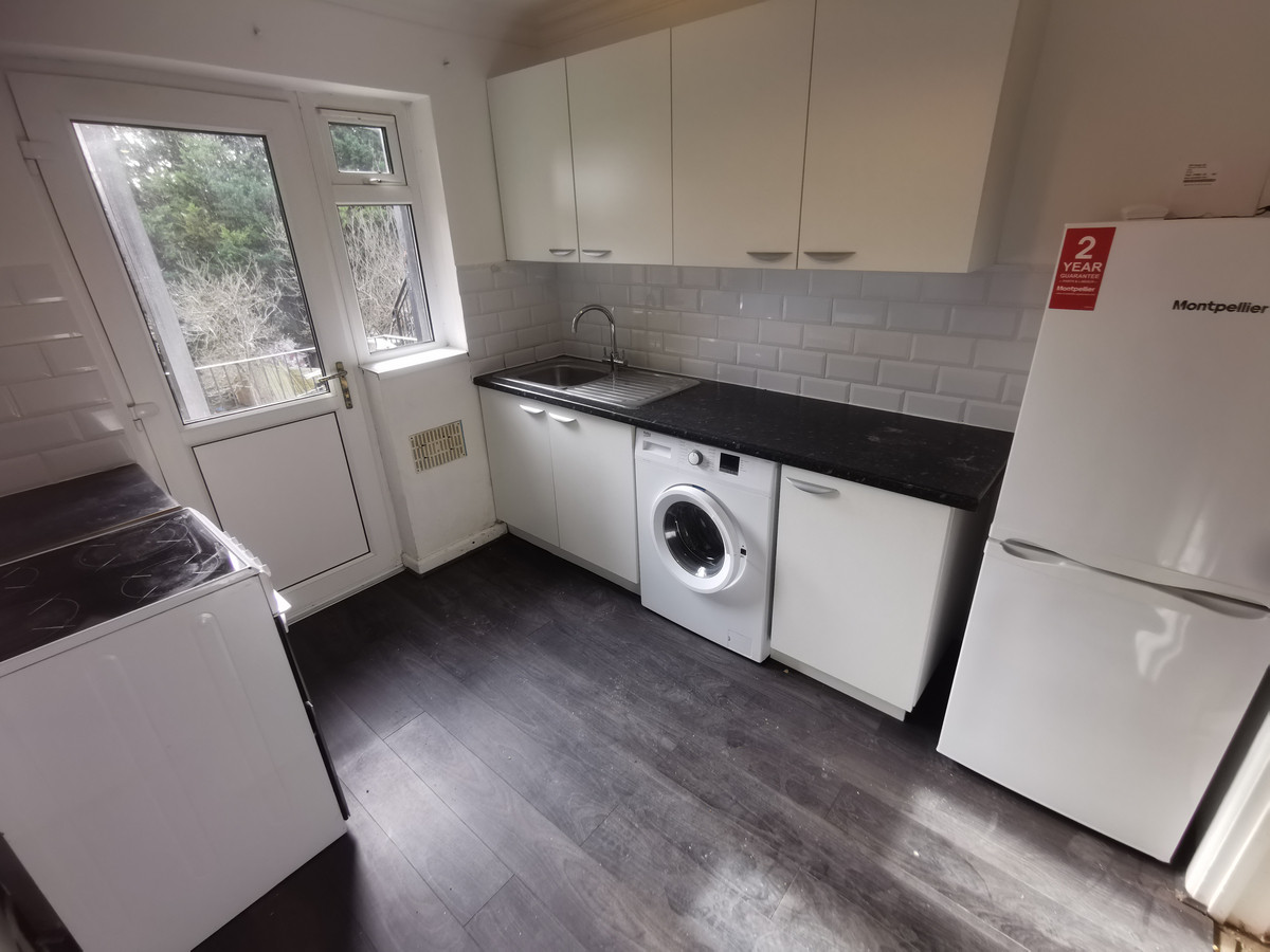 2 bedroom Flat To Let