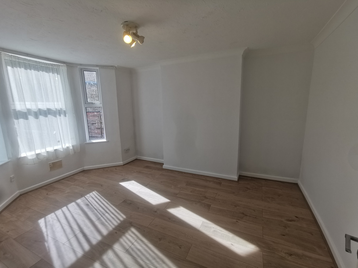 2 bedroom Flat To Let