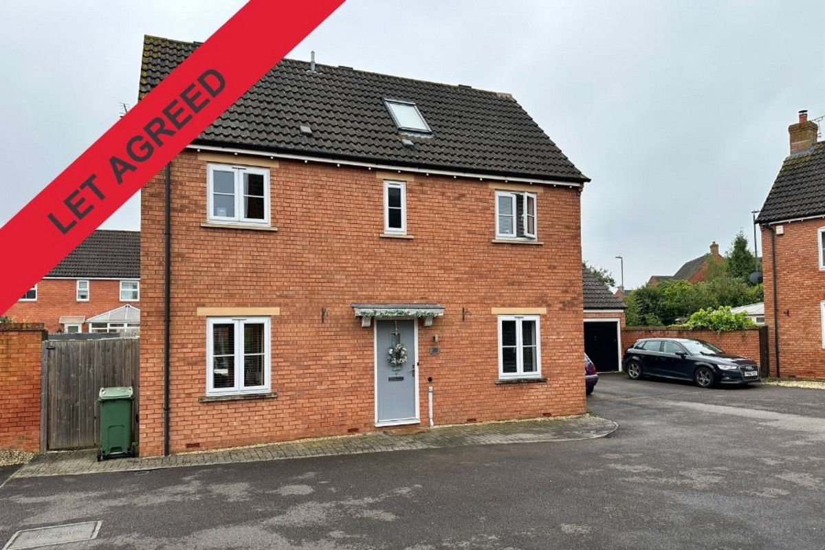 4 bedroom Detached house To Let