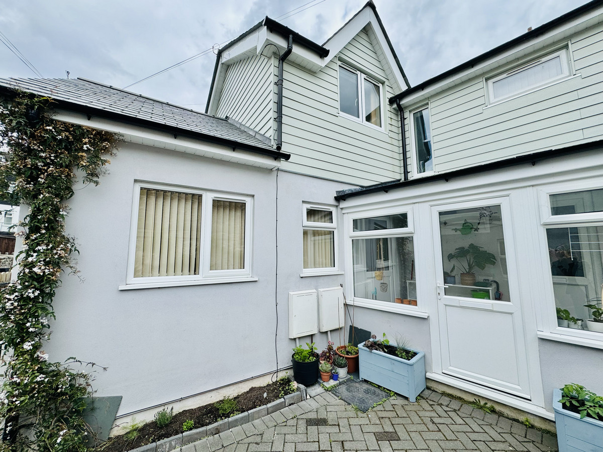 2 bedroom House (unspecified) To Let