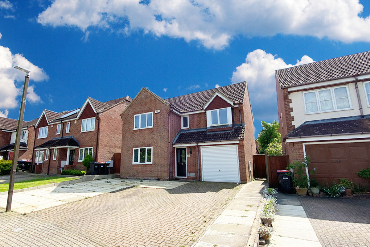 4 bedroom Detached house To Let