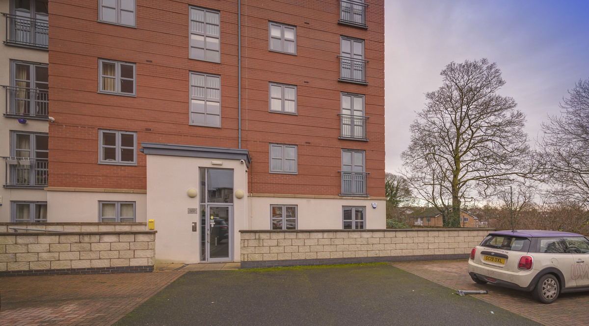 2 bedroom Ground floor flat To Let