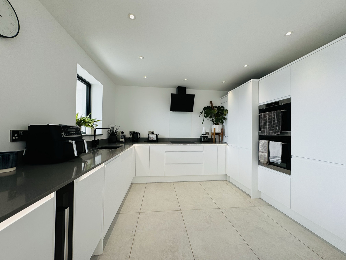 2 bedroom Apartment To Let