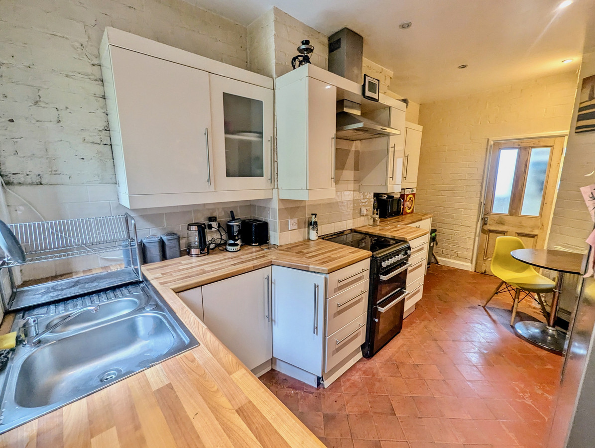 3 bedroom Castle To Let