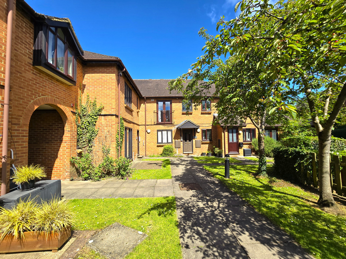 2 bedroom Apartment To Let