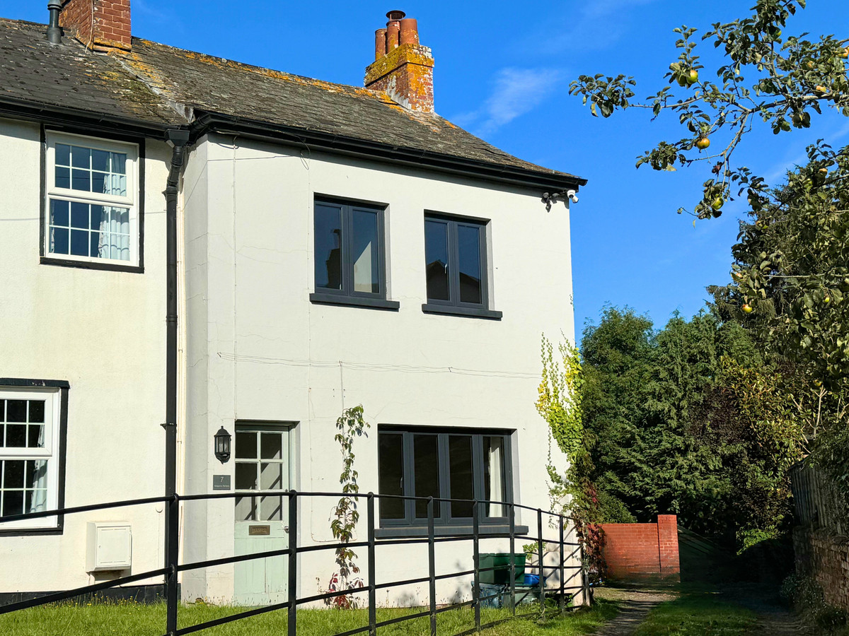 3 bedroom End of terrace house To Let