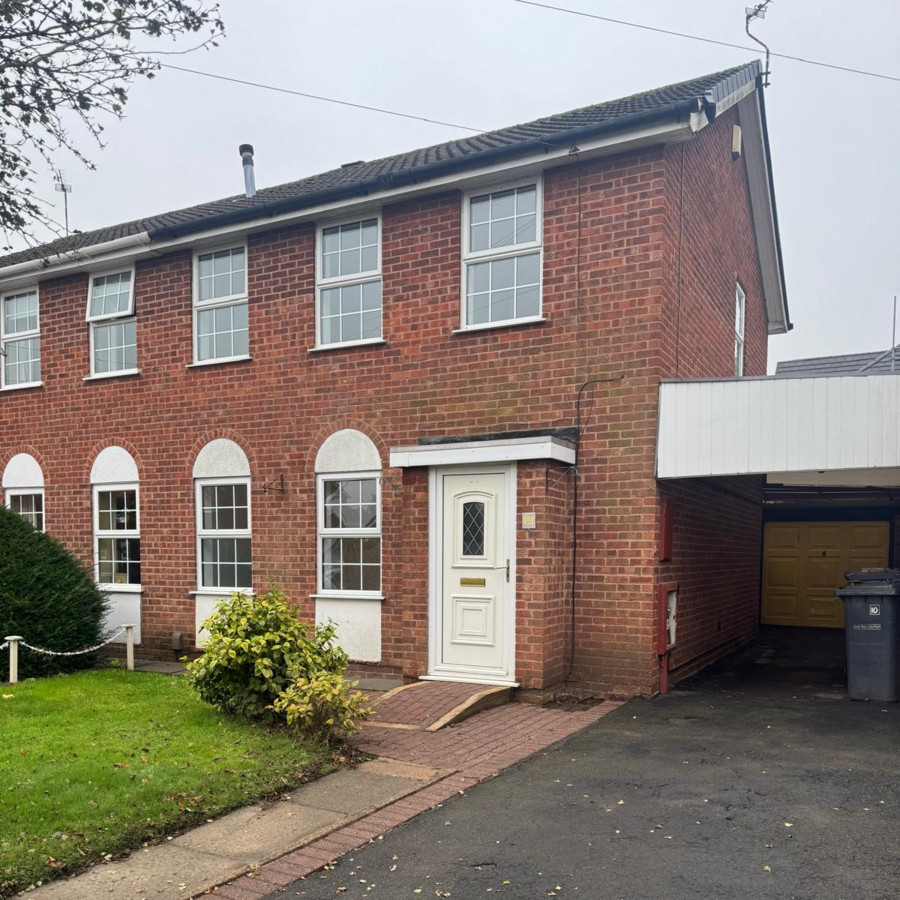 3 bedroom Semi-detached house To Let