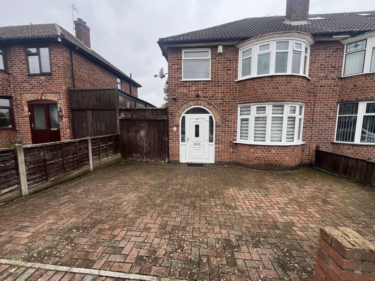 3 bedroom Semi-detached house To Let