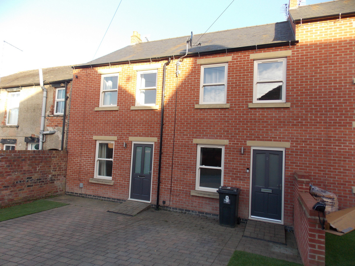 2 bedroom Terraced House To Let