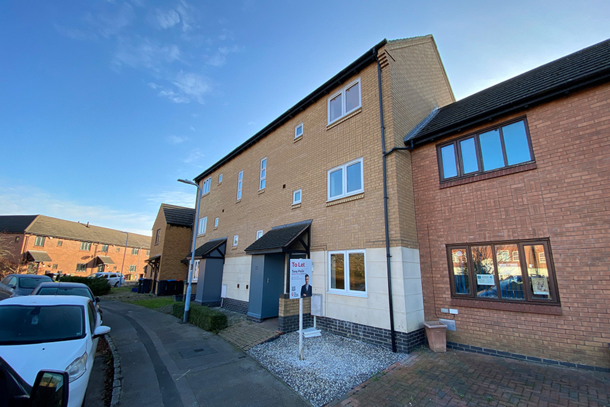 4 bedroom Town house To Let