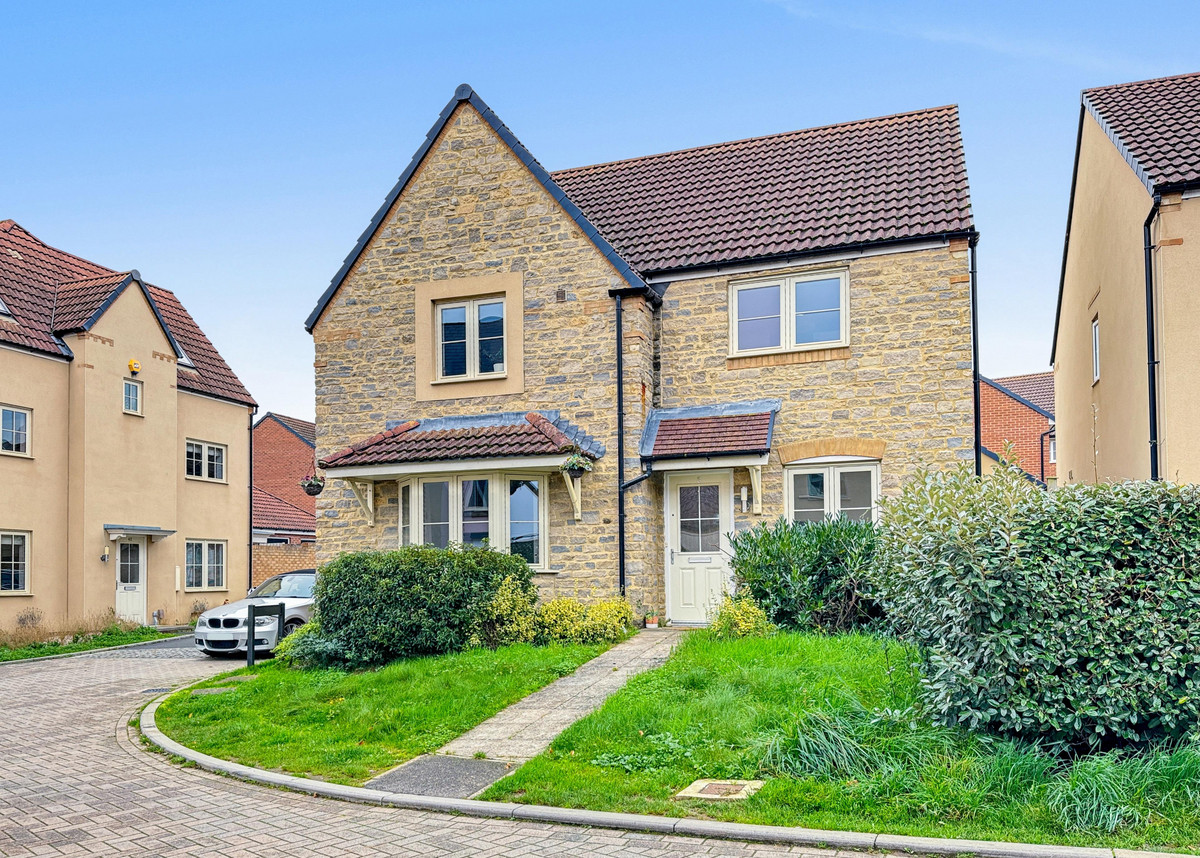 4 bedroom Detached house To Let