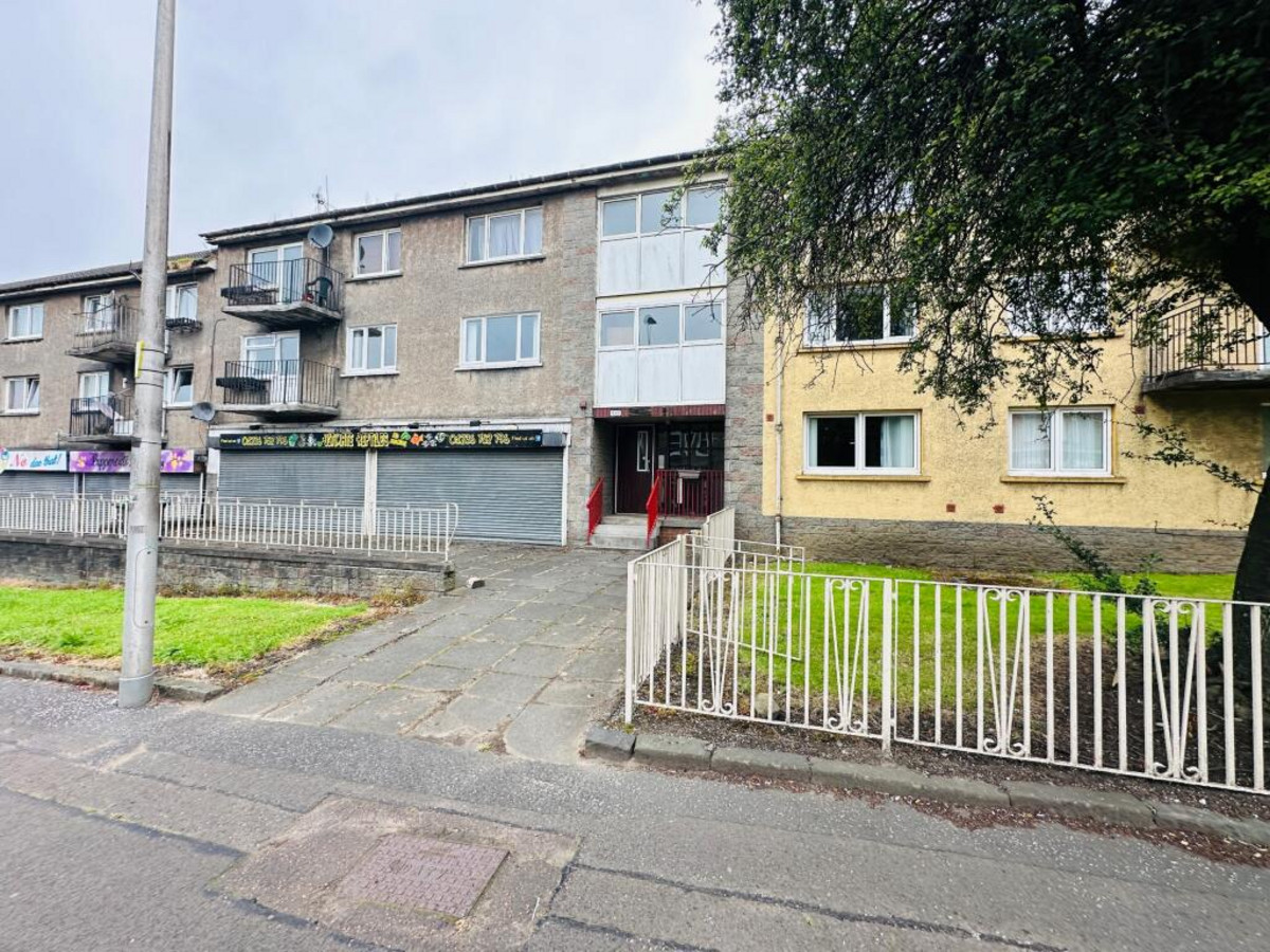 3 bedroom Flat To Let