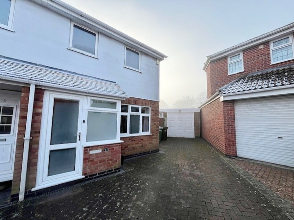 3 bedroom Semi-detached house To Let