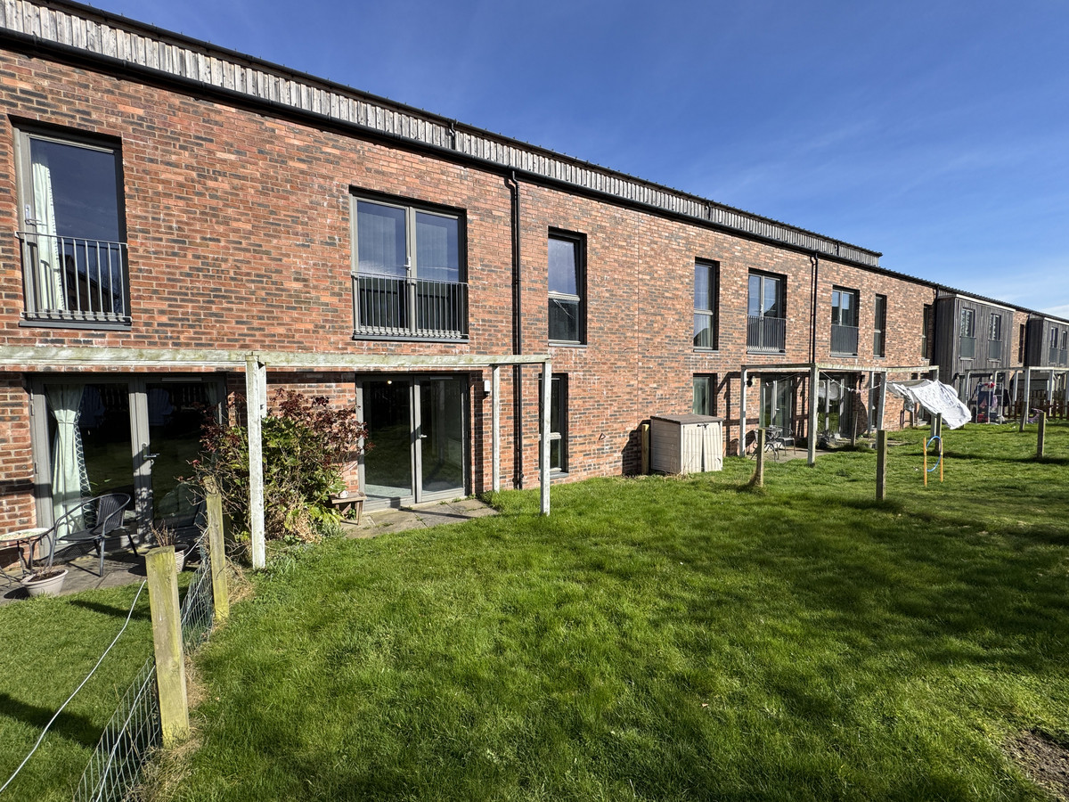 2 bedroom Apartment To Let