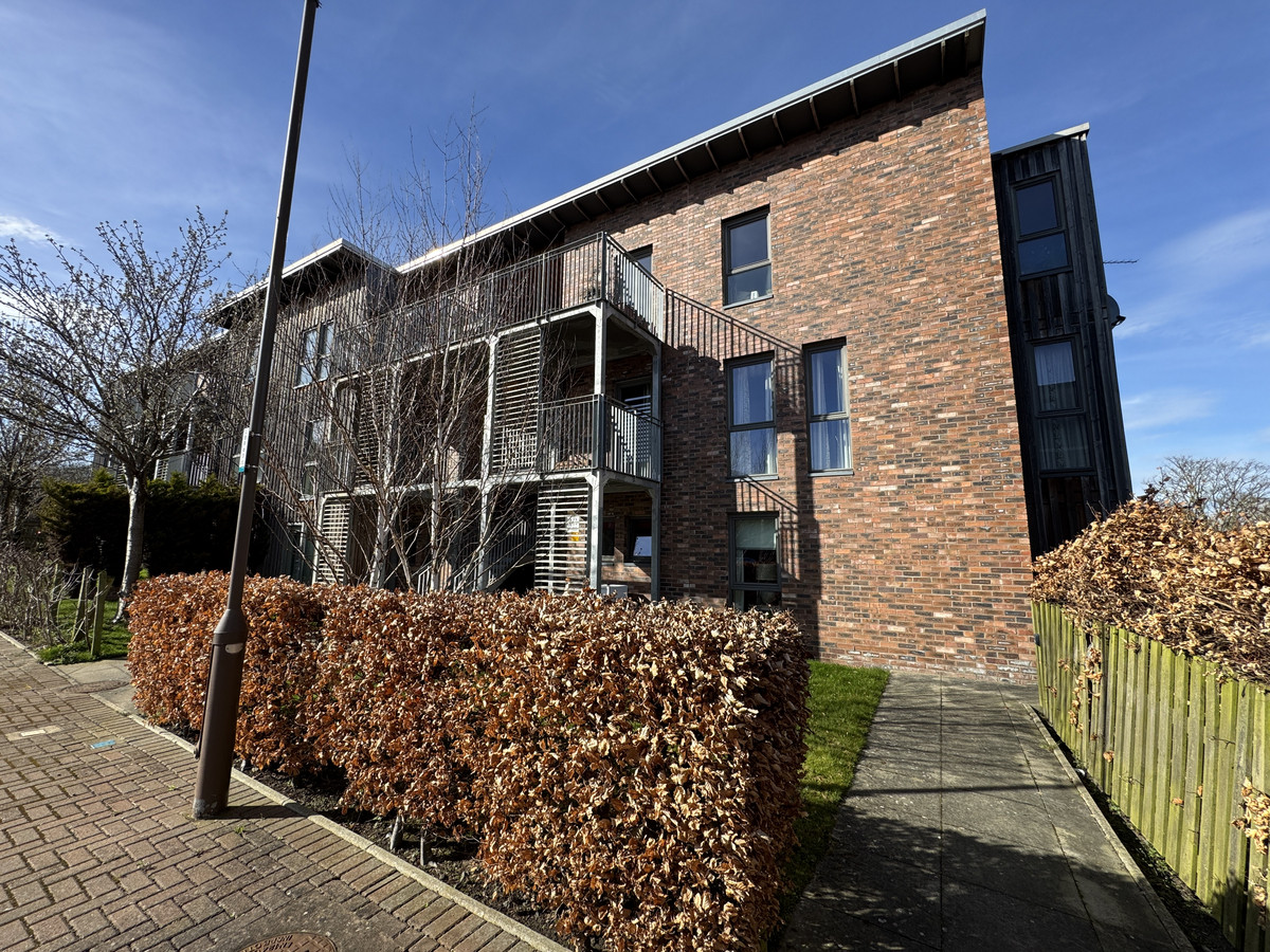 2 bedroom Apartment To Let