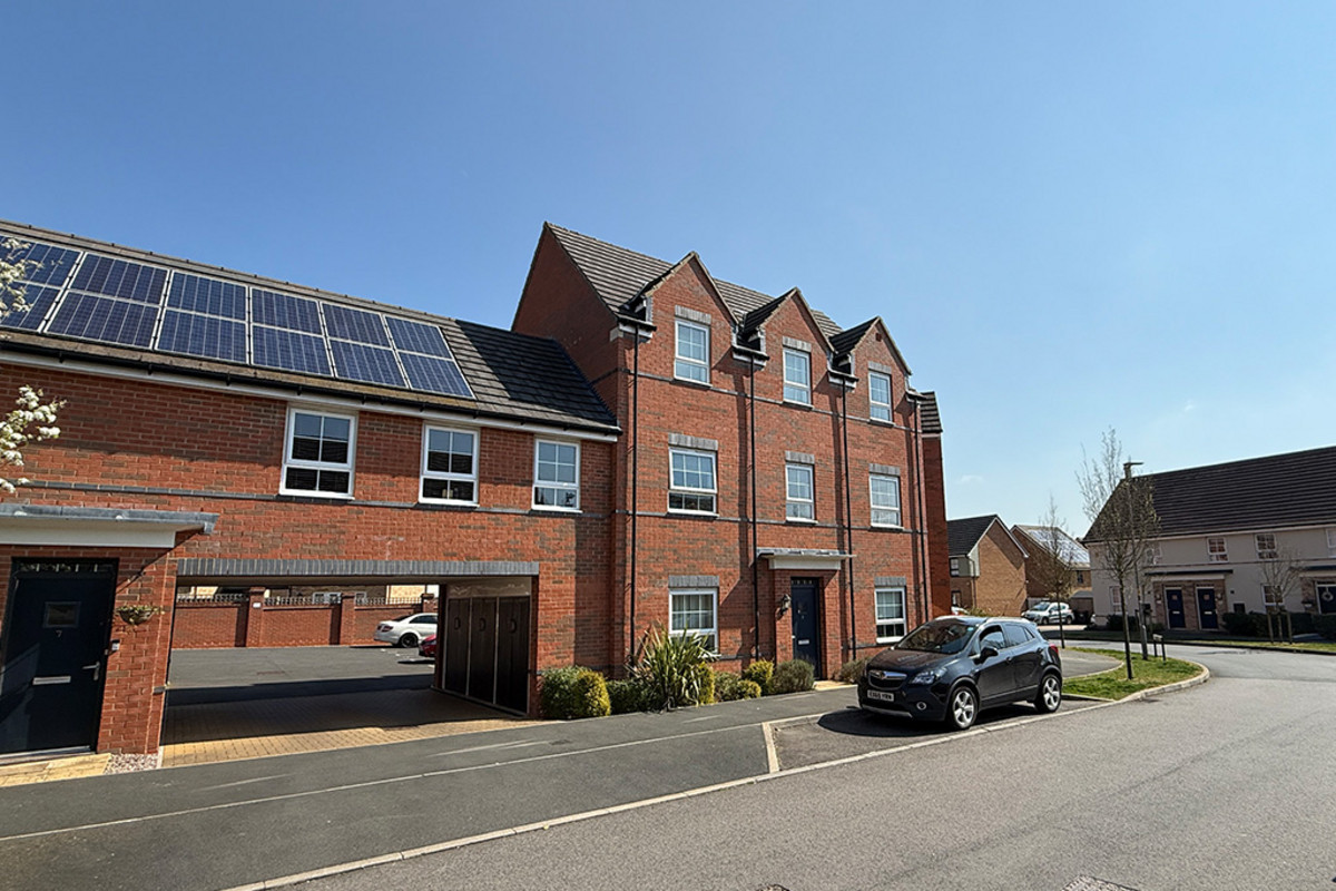 2 bedroom Apartment To Let