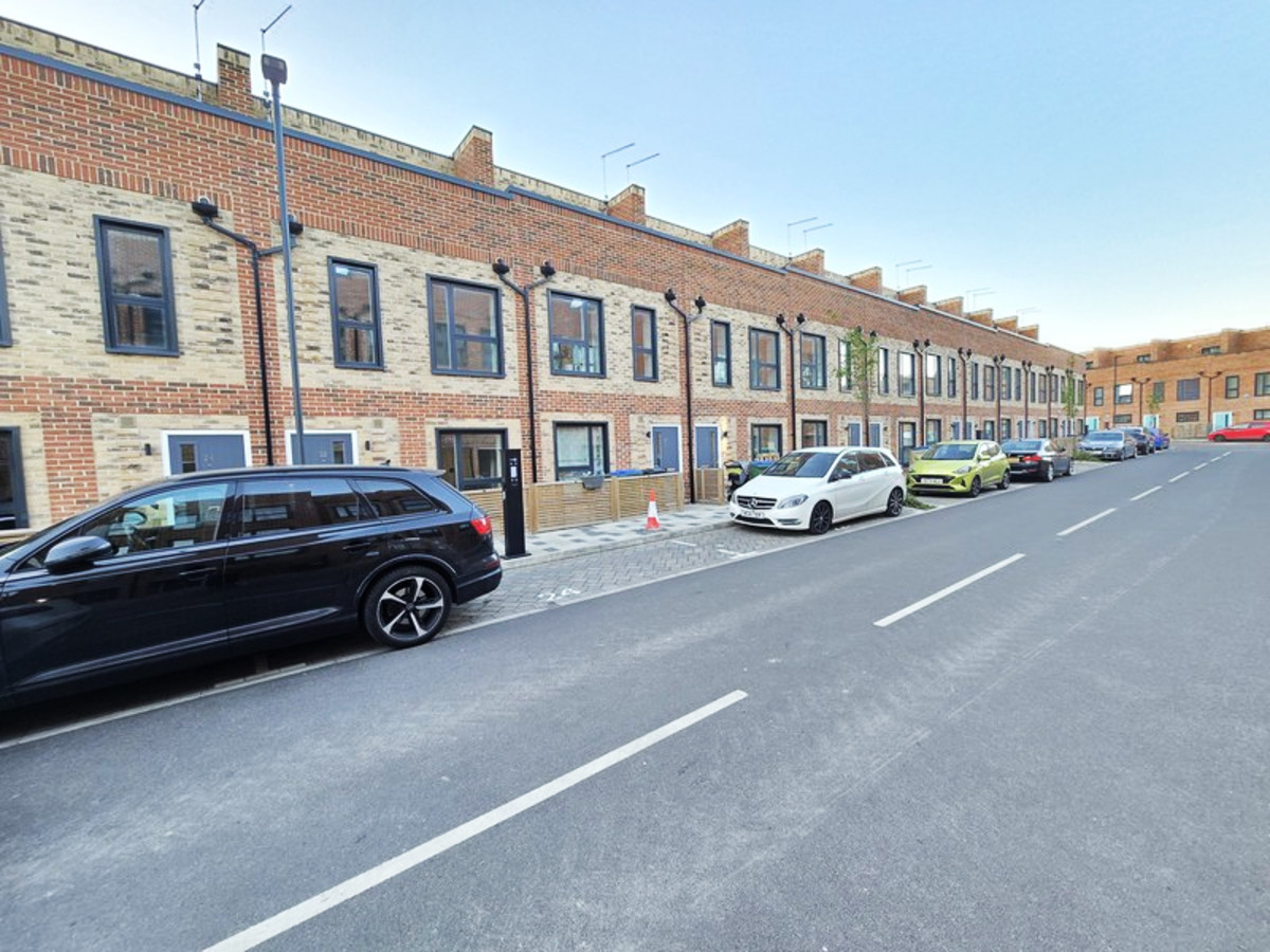 3 bedroom Terraced House To Let