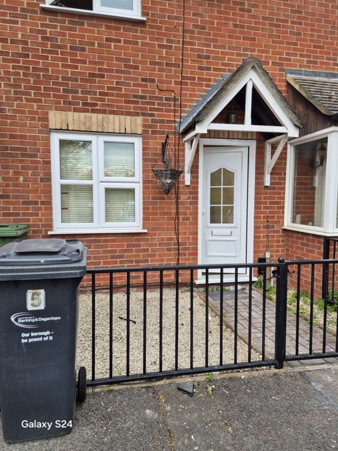 2 bedroom Terraced House To Let
