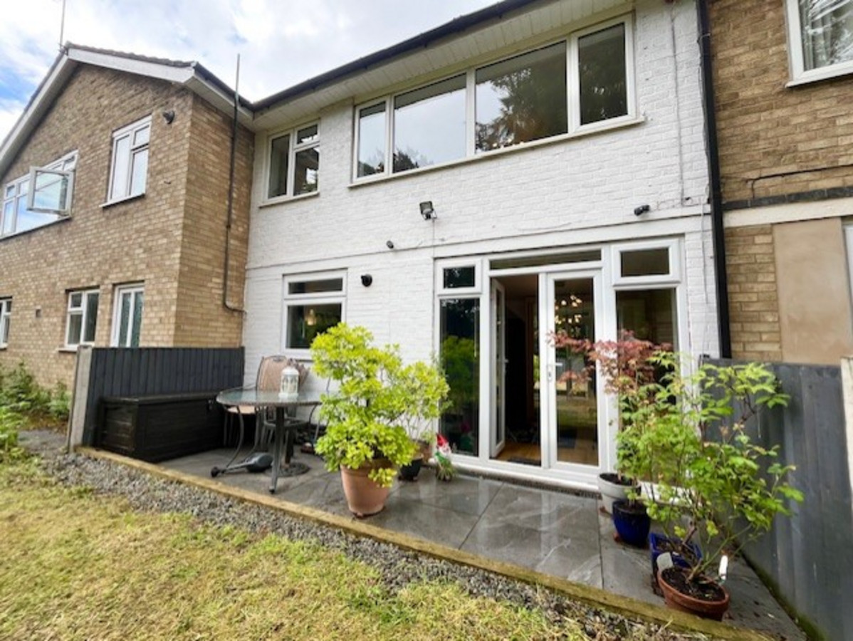 1 bedroom Flat To Let