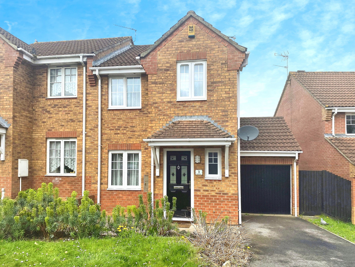 3 bedroom Semi-detached house To Let