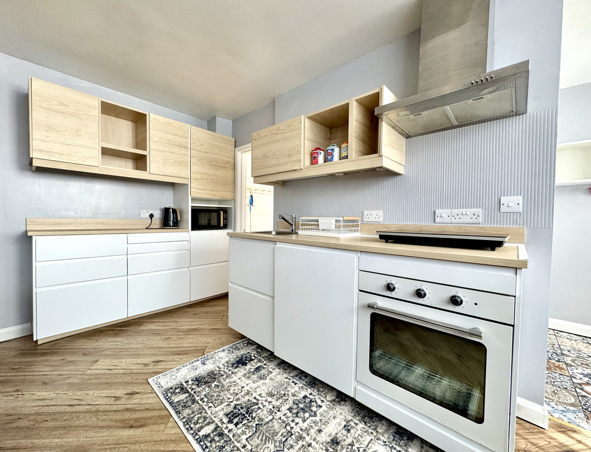 1 bedroom Studio flat To Let