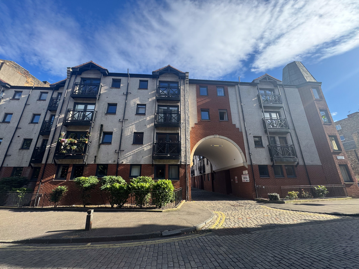 2 bedroom Apartment To Let