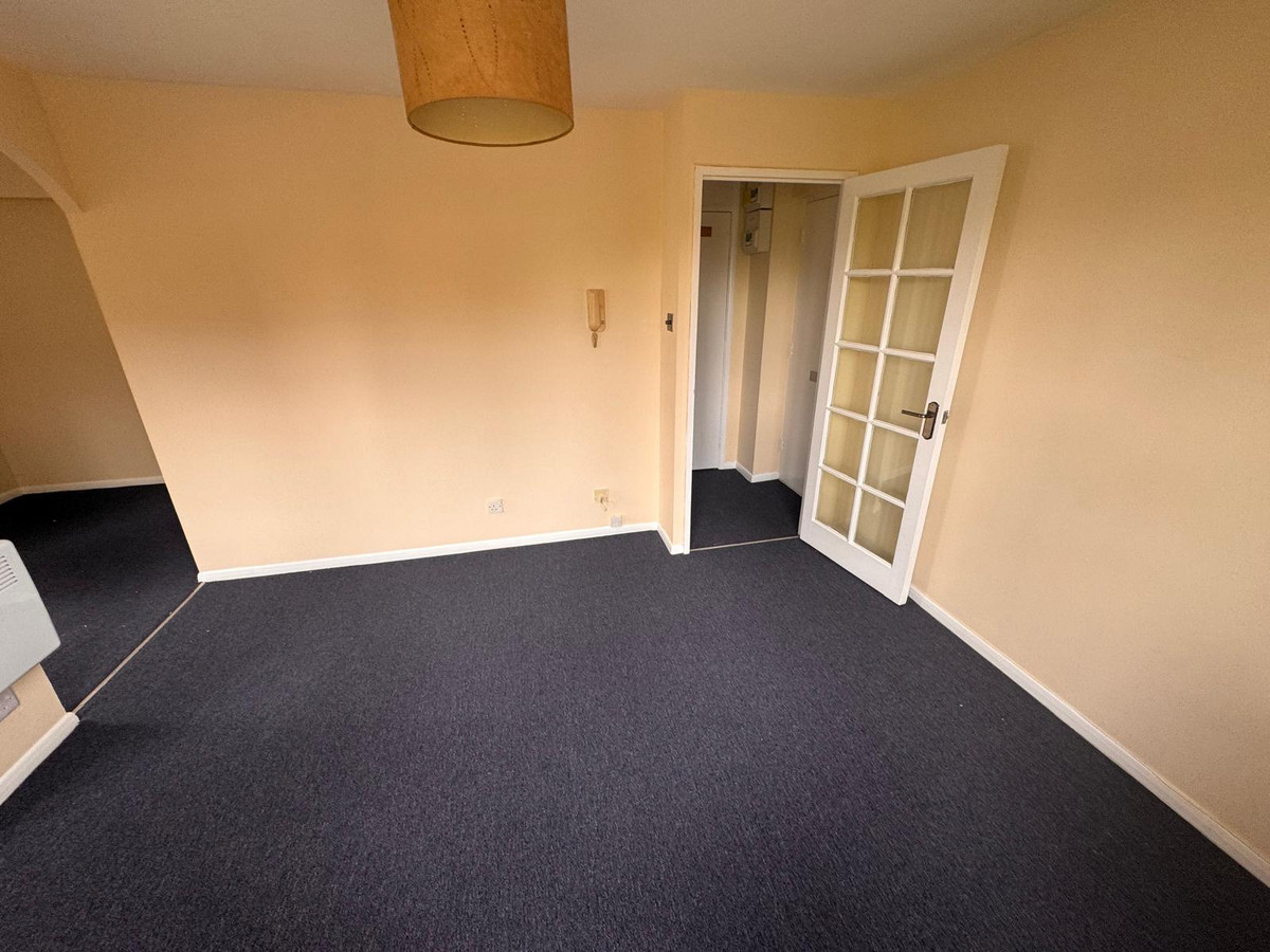 1 bedroom Studio flat To Let