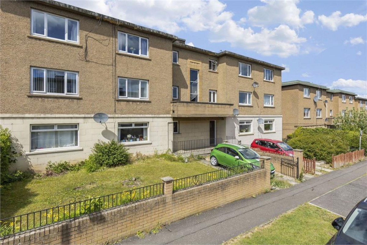 3 bedroom Flat To Let