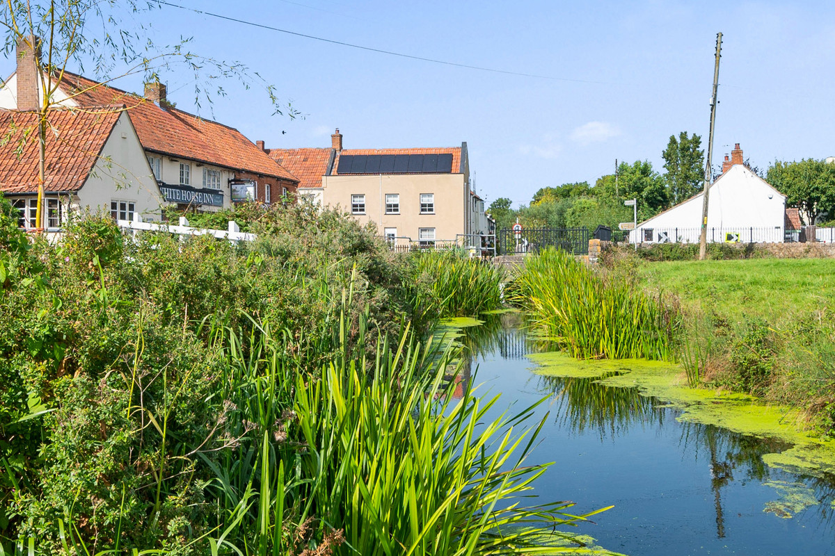 2 bedroom Cottage To Let