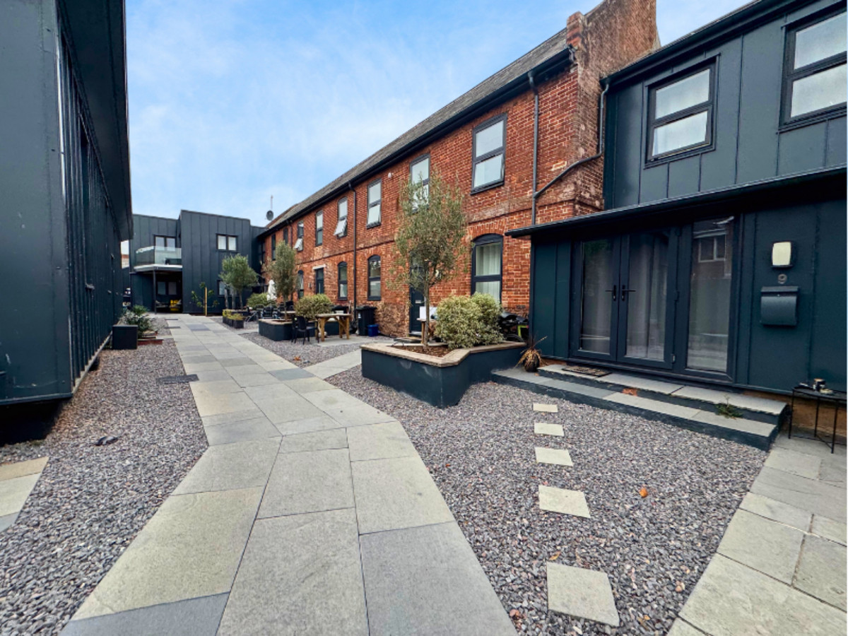 2 bedroom Ground floor flat To Let