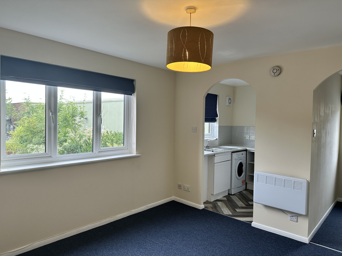 1 bedroom Studio flat To Let
