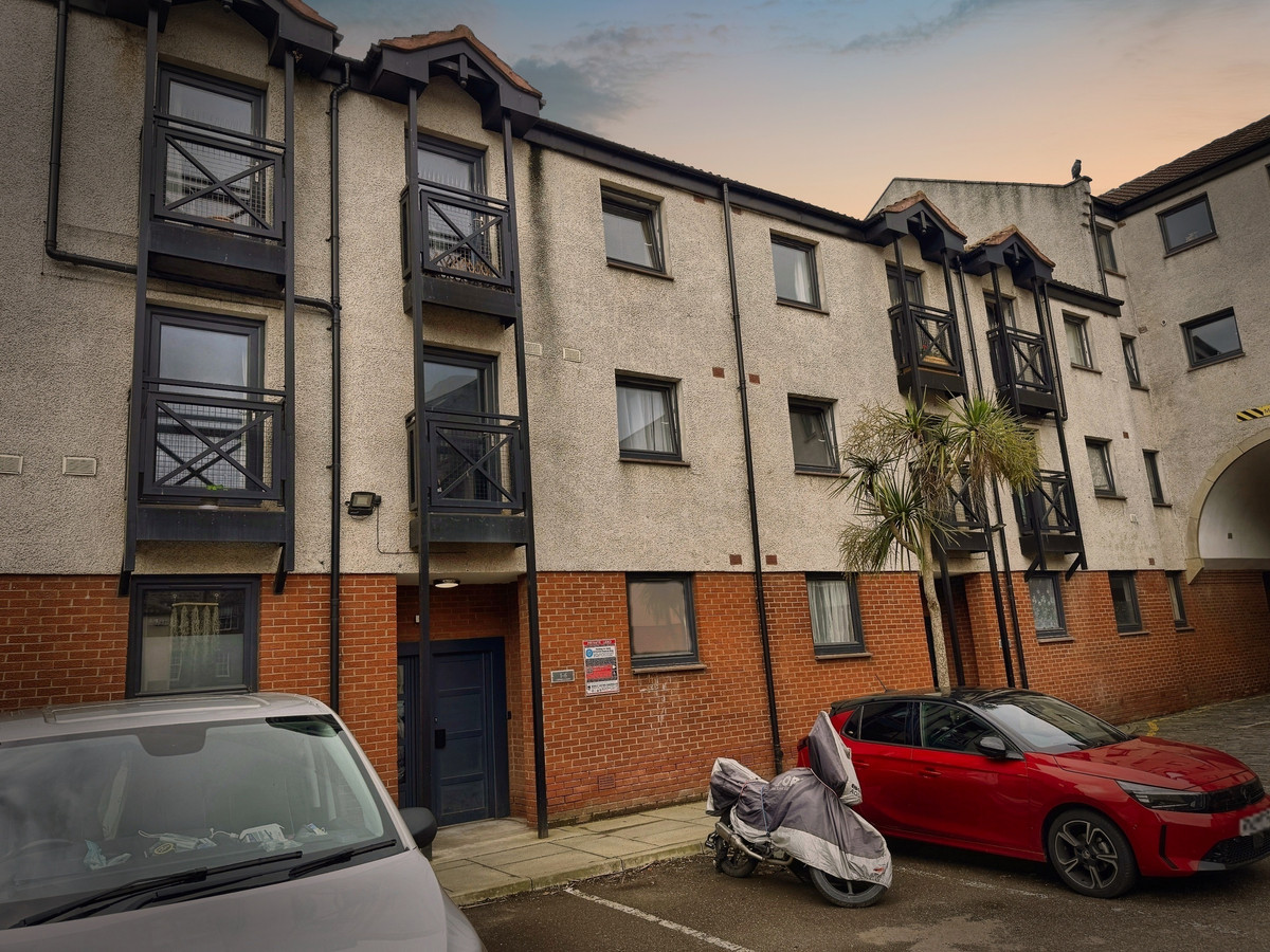 2 bedroom Apartment To Let
