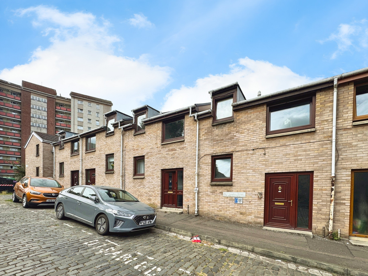3 bedroom Terraced House To Let